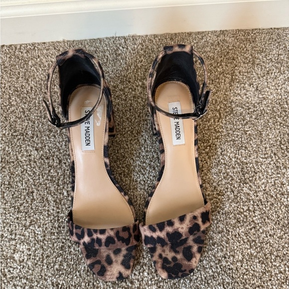 Steve Madden Leopard Print Block Heels with Ankle Strap Size 9 - Picture 4 of 5